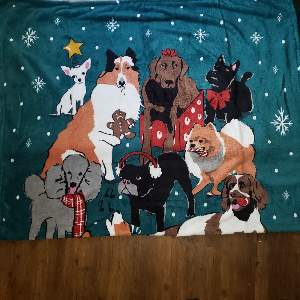 **1 LEFT** Vera Bradley Throw Blanket - Holiday Dogs Green - Picture 5 of 7
